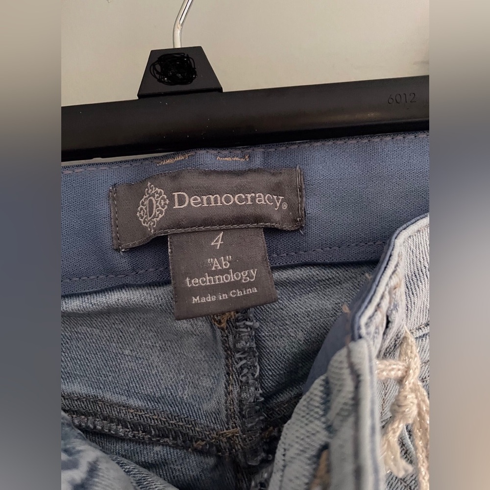 Democracy Jeans Size 4 - Picture 4 of 10